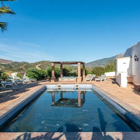 Gorgeous Spanish Chalet, Pool And Views Chalet