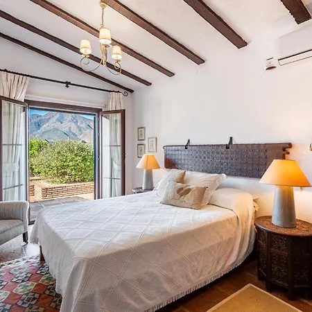 Chalet Gorgeous Spanish Chalet, Pool And Views