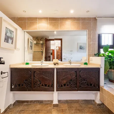 Gorgeous Spanish Chalet, Pool And Views Chalet