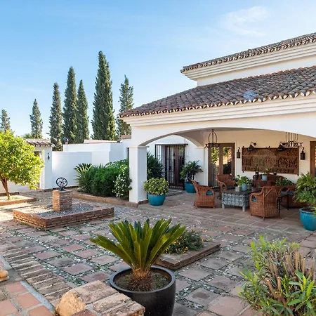 Gorgeous Spanish Chalet, Pool And Views
