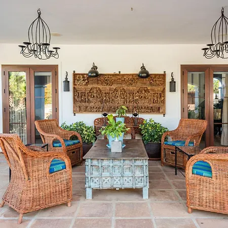 Gorgeous Spanish Chalet, Pool And Views Chalet
