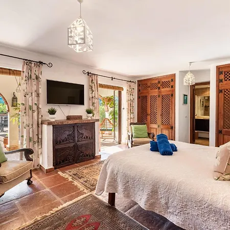 Gorgeous Spanish Chalet, Pool And Views *