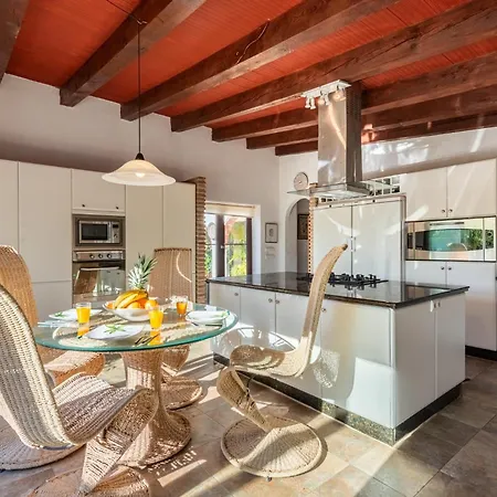 Chalet Gorgeous Spanish Chalet, Pool And Views