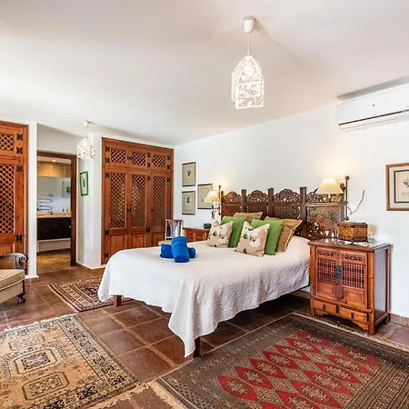 Chalet Gorgeous Spanish Chalet, Pool And Views *