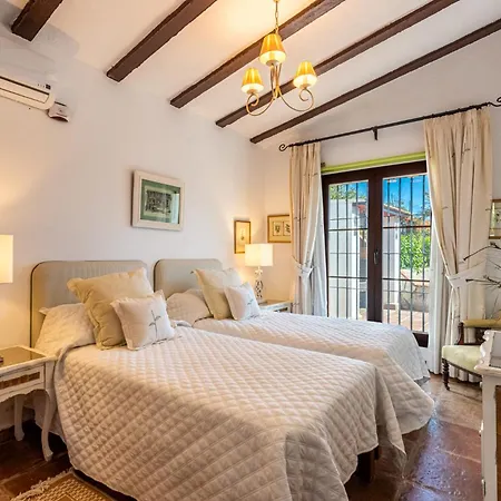 Gorgeous Spanish Chalet, Pool And Views